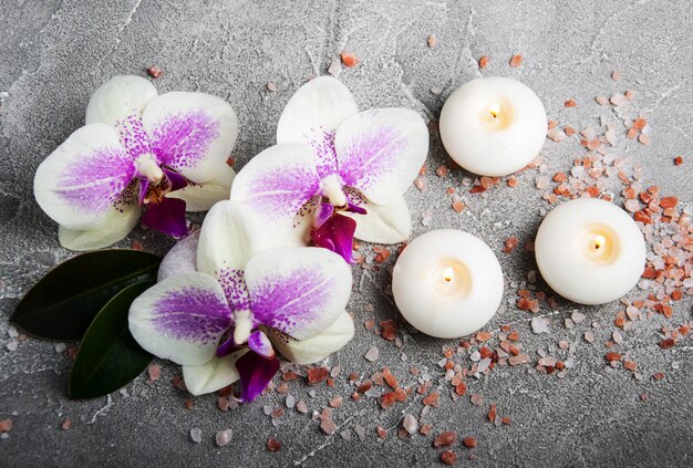 Concepto de spa con flores de orquídea