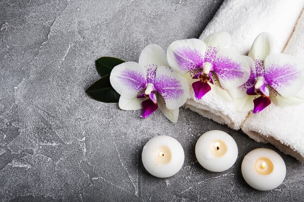 Concepto de spa con flores de orquídeas