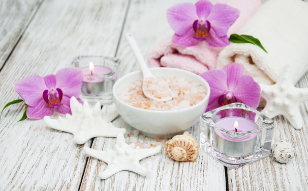 Foto concepto de spa con orquídeas rosas