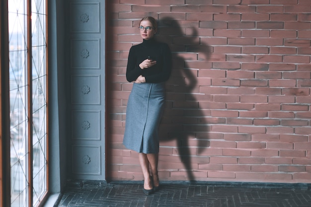 Foto concepto de superhéroe femenino de tiro completo