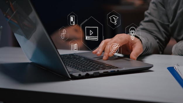 Concepto de tecnología de aprendizaje electrónico Webinar de educación en línea Cursos en línea Inteligencia artificial y aprendizaje automático