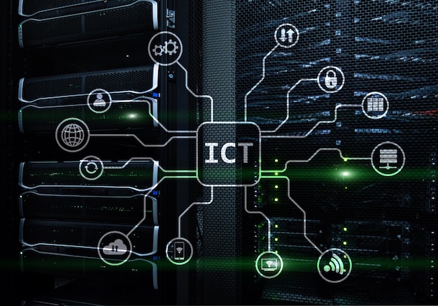 Concepto de tecnología de la información y las comunicaciones de las TIC en el fondo de la sala de servidores