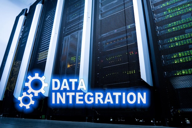 Concepto de tecnología de la información de integración de datos en el fondo de la sala de servidores