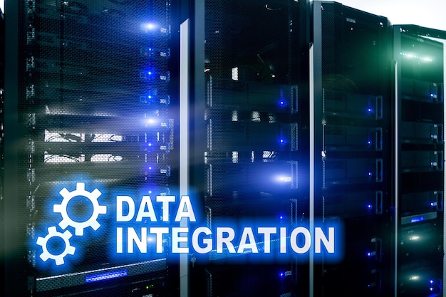 Concepto de tecnología de la información de integración de datos en el fondo de la sala de servidores