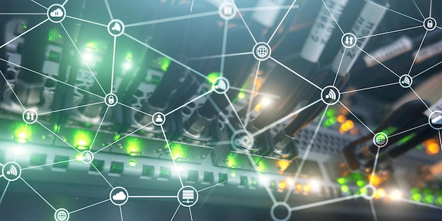 Concepto de tecnología de Internet de comunicaciones en la nube en el fondo borroso de la sala de servidores