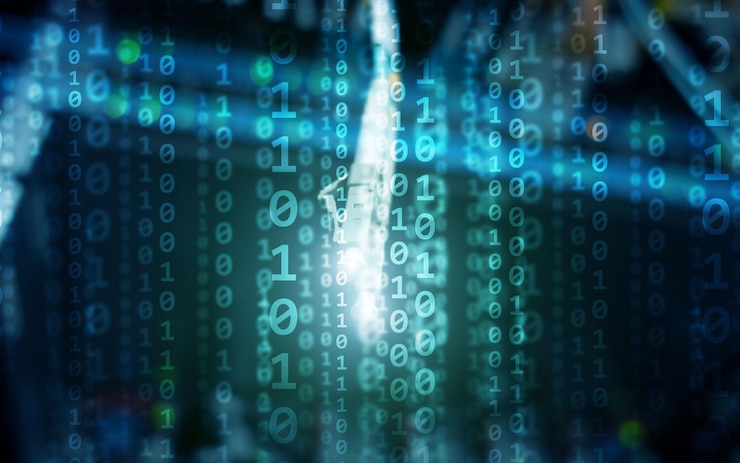 Foto concepto de tecnología de internet digital de matriz de código binario en el fondo de la sala de servidores