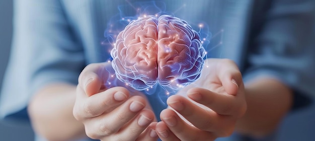 Concepto de tecnología médica futurista cerebro humano holográfico examinado y sostenido en el aire por las manos