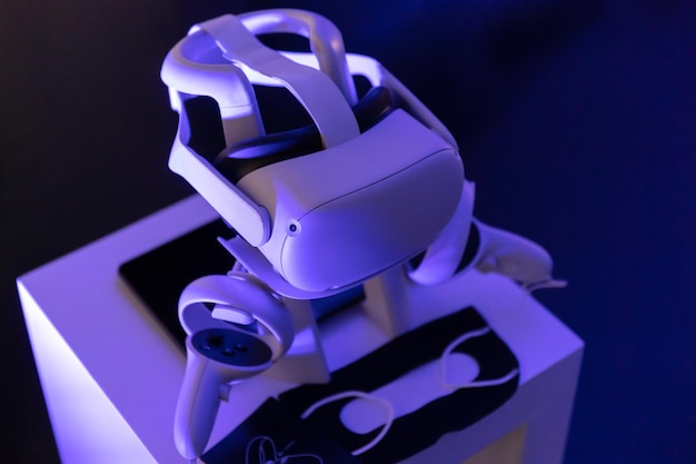 Concepto de tecnología Metaverse gafas de realidad virtual gafas VR auriculares para videojuegos