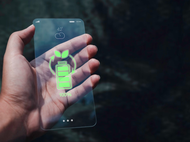 Foto concepto de tecnología de teléfono de cristal transparente moderno futurista. energía renovable con icono de carga de batería inalámbrica en un futuro teléfono inteligente delgado con espacio de copia, concepto de dispositivo ecológico.
