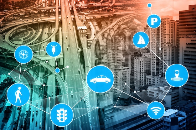 Foto concepto de tecnología de transporte inteligente para el futuro tráfico de automóviles en la carretera