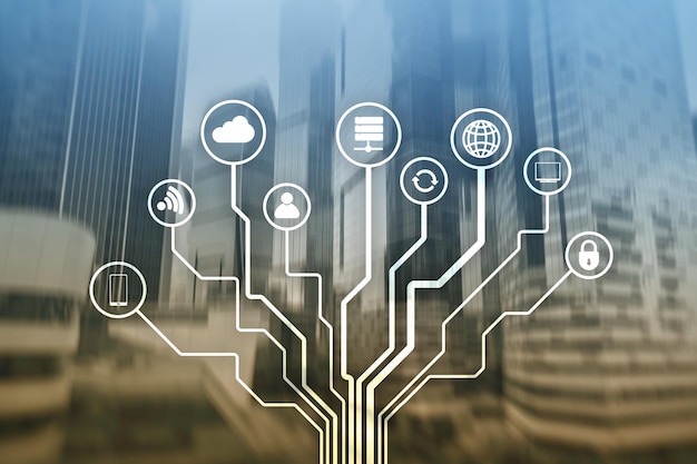 Concepto de telecomunicaciones e IOT en el fondo borroso del centro de negocios