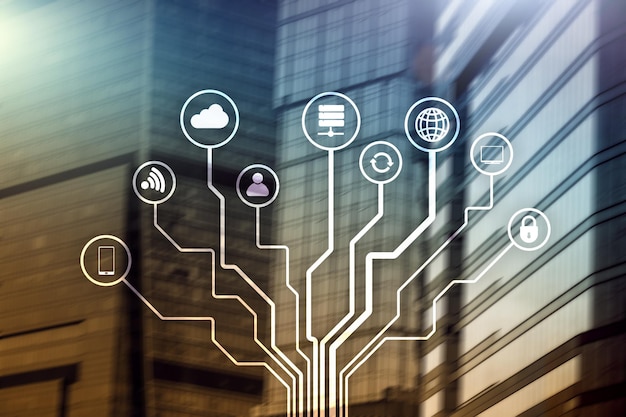 Concepto de telecomunicaciones e IOT en el fondo borroso del centro de negocios