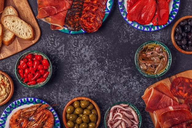 Concepto típico español de comida de tapas