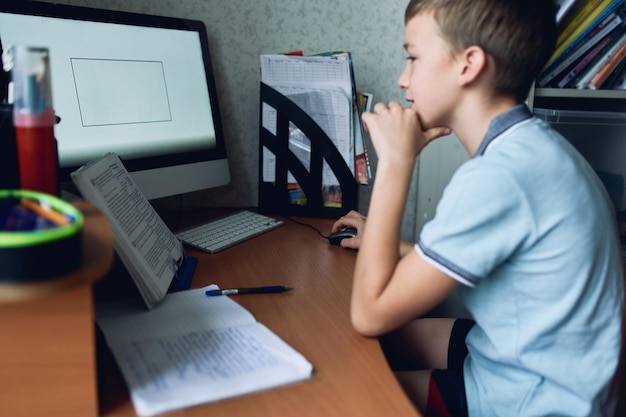 El concepto de trabajar desde casa y la educación familiar en el hogar
