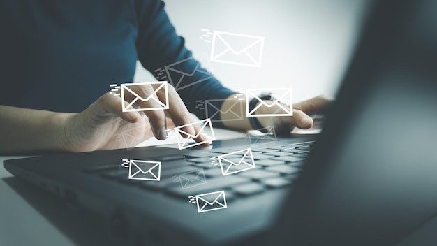 Concepto de uso de tecnología de medios digitales, redes sociales, navegación en línea