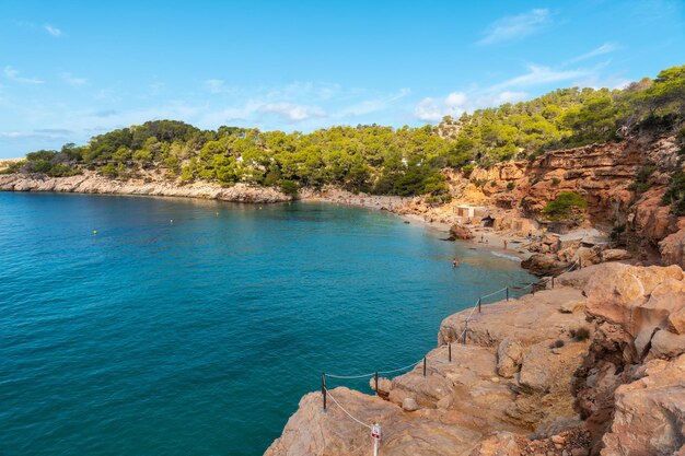 Concepto vacacional Playa Salada y Saladeta en la costa de Ibiza Baleares