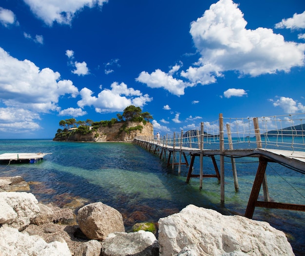 Concepto de viaje y vacaciones Zakynthos un puente a la isla
