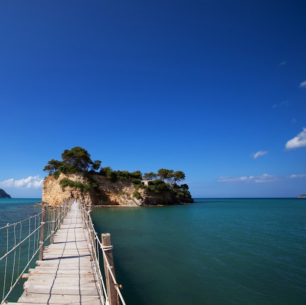 Concepto de viajes y vacaciones: Zakynthos, un puente hacia la isla