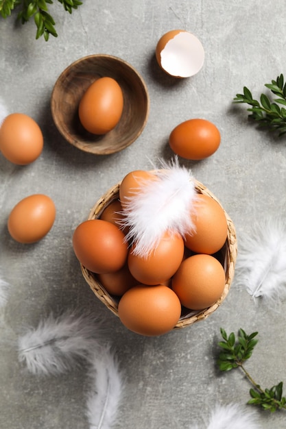 Concepto de vista superior de huevos de productos agrícolas frescos y naturales