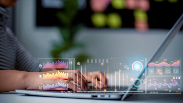 Conceptos de análisis de datos Las empresarias calculan datos financieros para inversiones a largo plazo Las empresarias analizan la rentabilidad de las empresas en funcionamiento con gráficos digitales de realidad aumentada