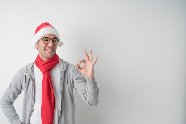 Conceptos de Navidad - hombre joven gesticulando