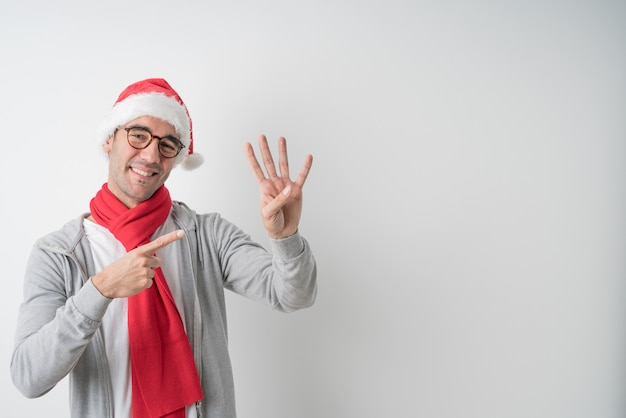 Conceptos de Navidad - hombre joven gesticulando