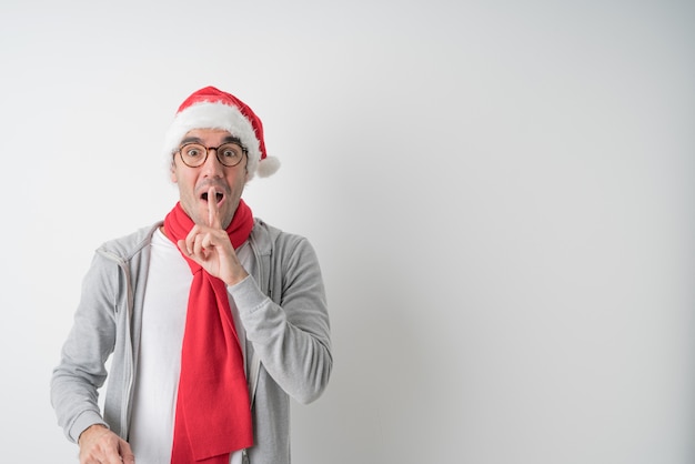 Conceptos de Navidad - hombre joven gesticulando