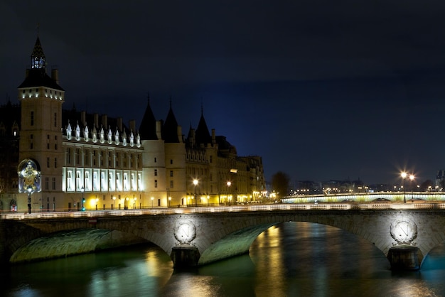 Conciergerie-Palast und Pont au change