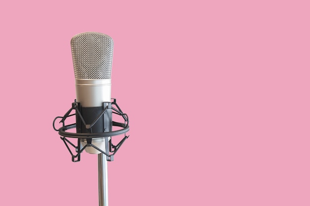 Foto condensador mic com fundo rosa