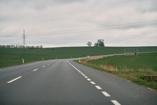 Conducir en la autopista A1 de Polonia La panorámica autopista Amber a Gdansk Vista desde el coche Nueva autopista A2 en Polonia La autopista A3 oficialmente llamada autopista Amber Vista desde el automóvil en una carretera