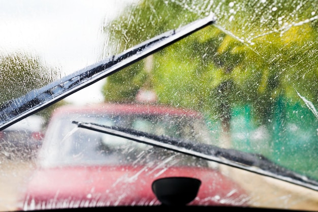 Conducir bajo la lluvia