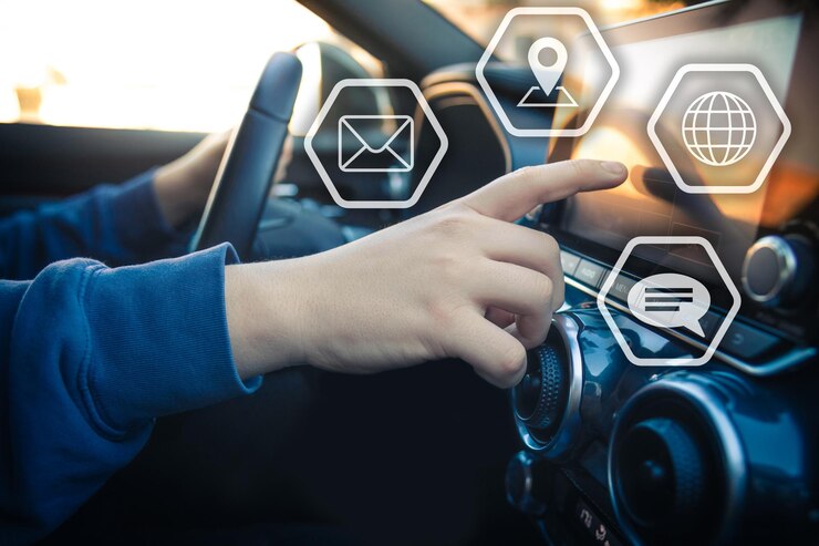 Foto conducir utilizando un teléfono inteligente, un concepto de tecnología automotriz, un dispositivo de comunicación de navegación de información y entretenimiento