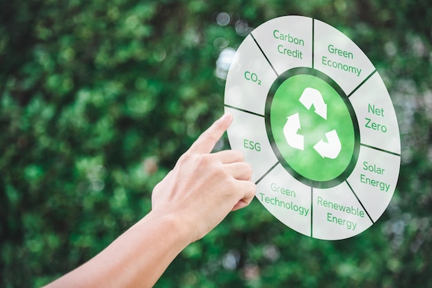 Ícone de toque de mão reciclar crédito de carbono de energia verde líquido zero esg co2 tecnologia digital no conceito de fundo verde