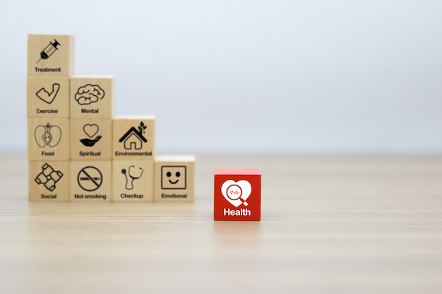 Ícone gráfico de promoção de saúde em blocos de brinquedo de madeira