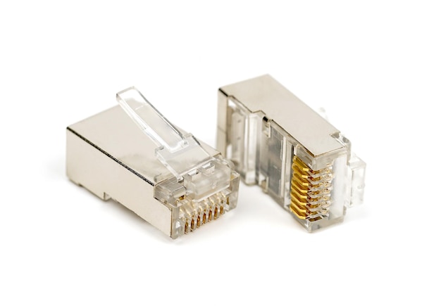 conector rj45 sobre fondo blanco