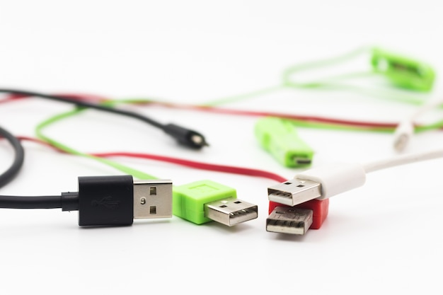 Conector USB con cable difuso aislado