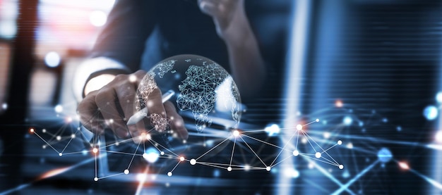 Conexión global a la red de Internet Concepto global de negocio de Internet de las cosas Hombre de negocios que utiliza tableta digital Redes sociales Marketing digital Tecnología innovadora