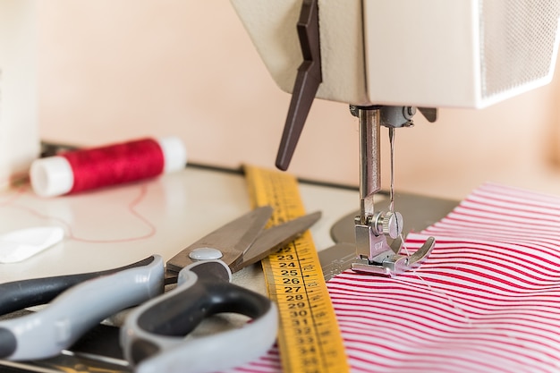 Confecção de roupas no local de trabalho