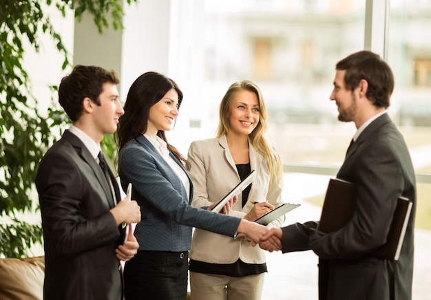 Conferência de empresários. a conclusão de acordos importantes