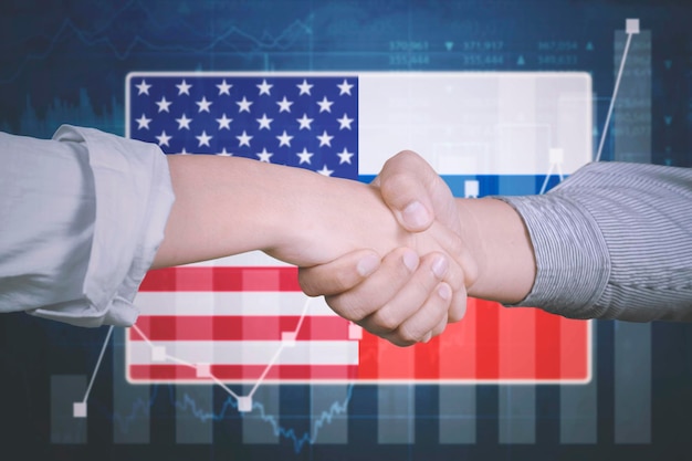 Foto conferencia de negocios con bandera de estados unidos y países bajos