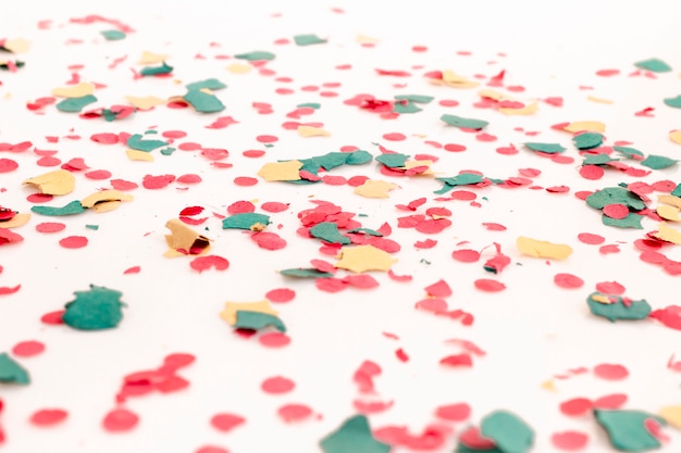Foto confetes coloridos mistos