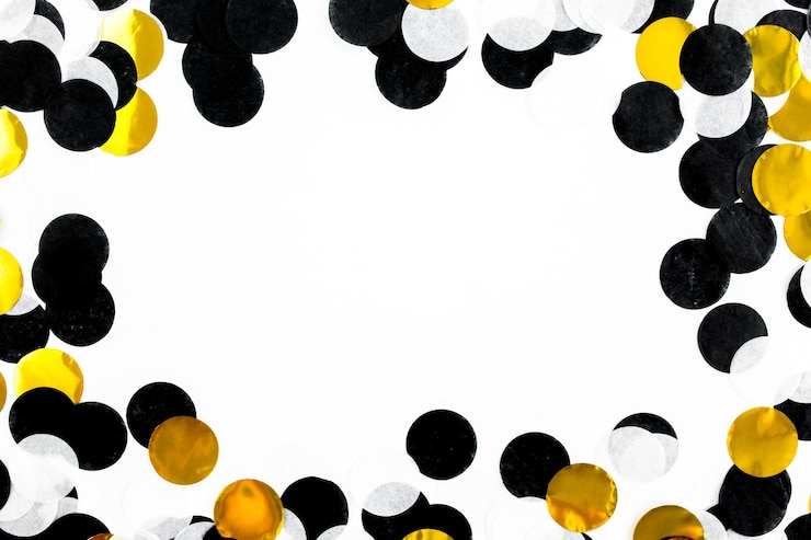 Foto confeti de papel colorido em fundo branco conceito de celebração de colocação plana vista superior