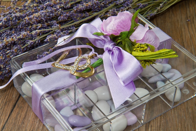 confetti de amêndoa com flor de lavanda