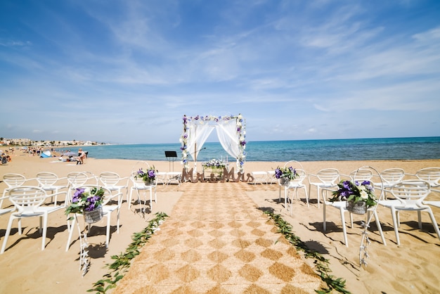 Configuración de boda en la playa