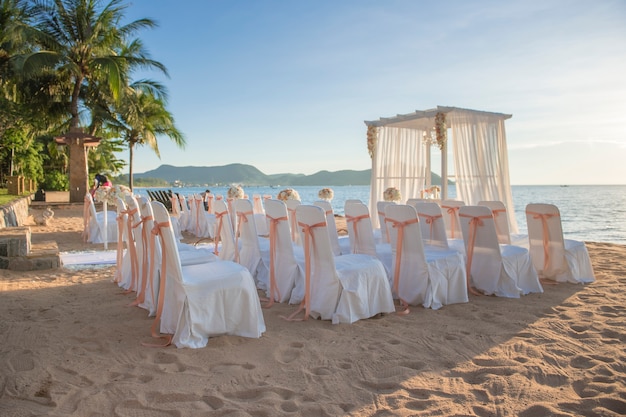 Foto configuración de la boda en la playa