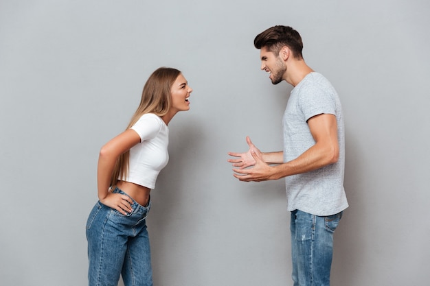 Foto conflicto de pareja joven