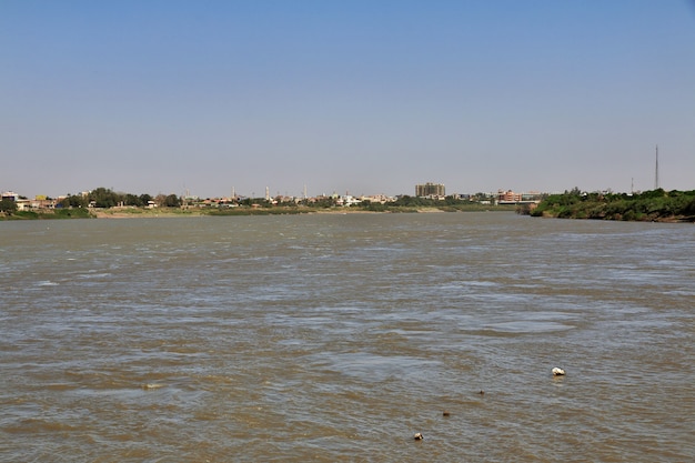 Confluencia de los ríos Nilo Blanco y Azul