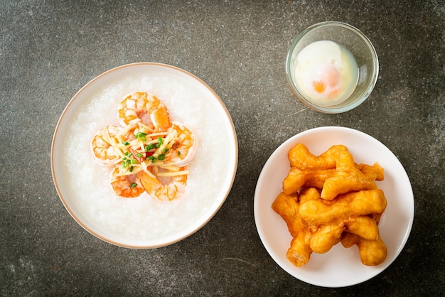 Congee con gambas y jengibre fresco