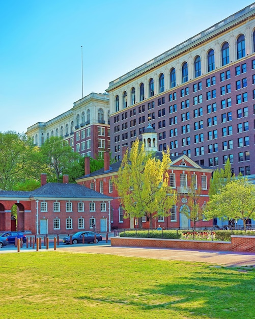 Congress Hall in Philadelphia, Pennsylvania, USA, am Abend. Es ist der Ort, an dem die US-Verfassung und die US-Unabhängigkeitserklärung verabschiedet wurden.