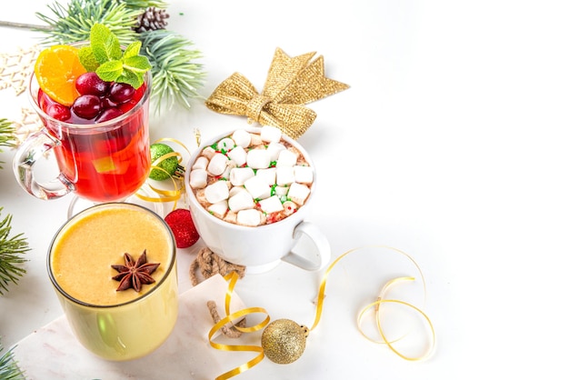 Conjunto de bebidas tradicionales navideñas de invierno.